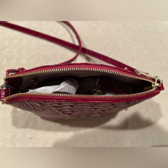 New without tags Brahmin red alligator print purse - Picture 2 of 4